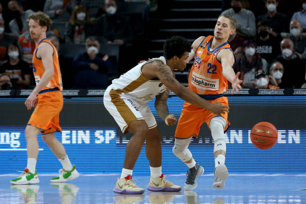 约基奇以背 约基奇以背